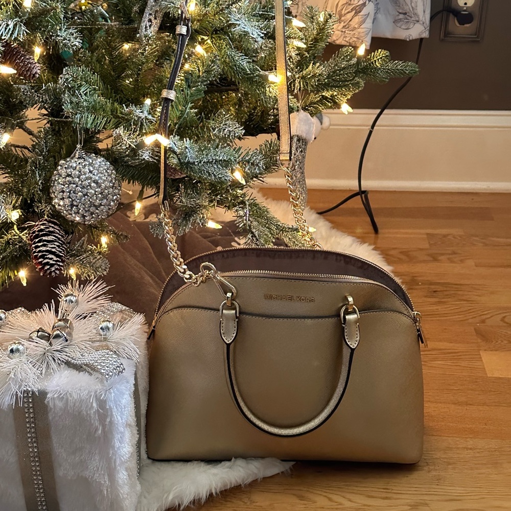 Michael Kors handbag with detachable shoulder strap